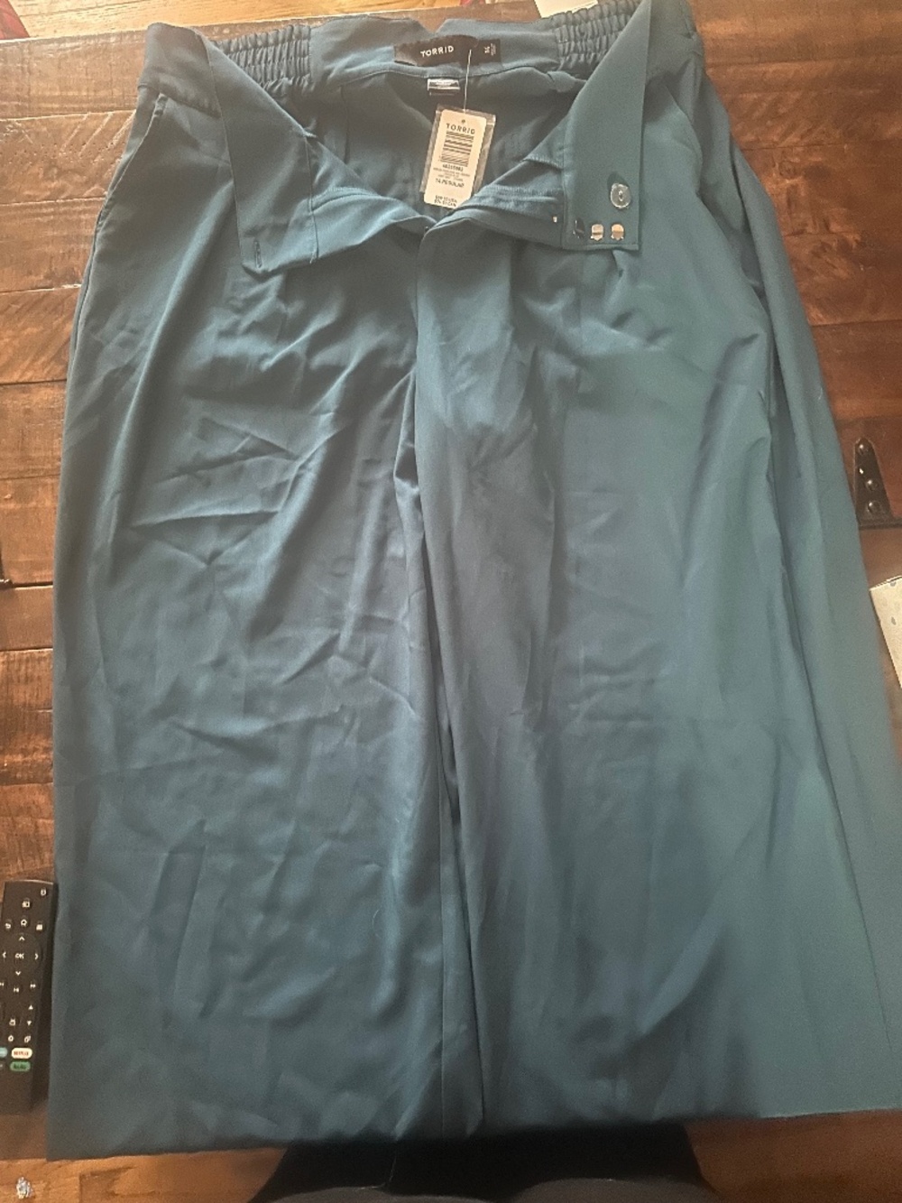 Lightweight green trouser